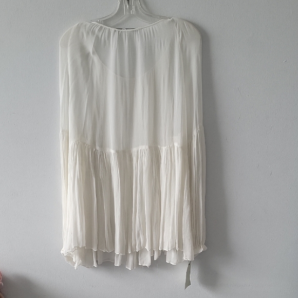 Elegant White Women's Top - Picture 3 of 6